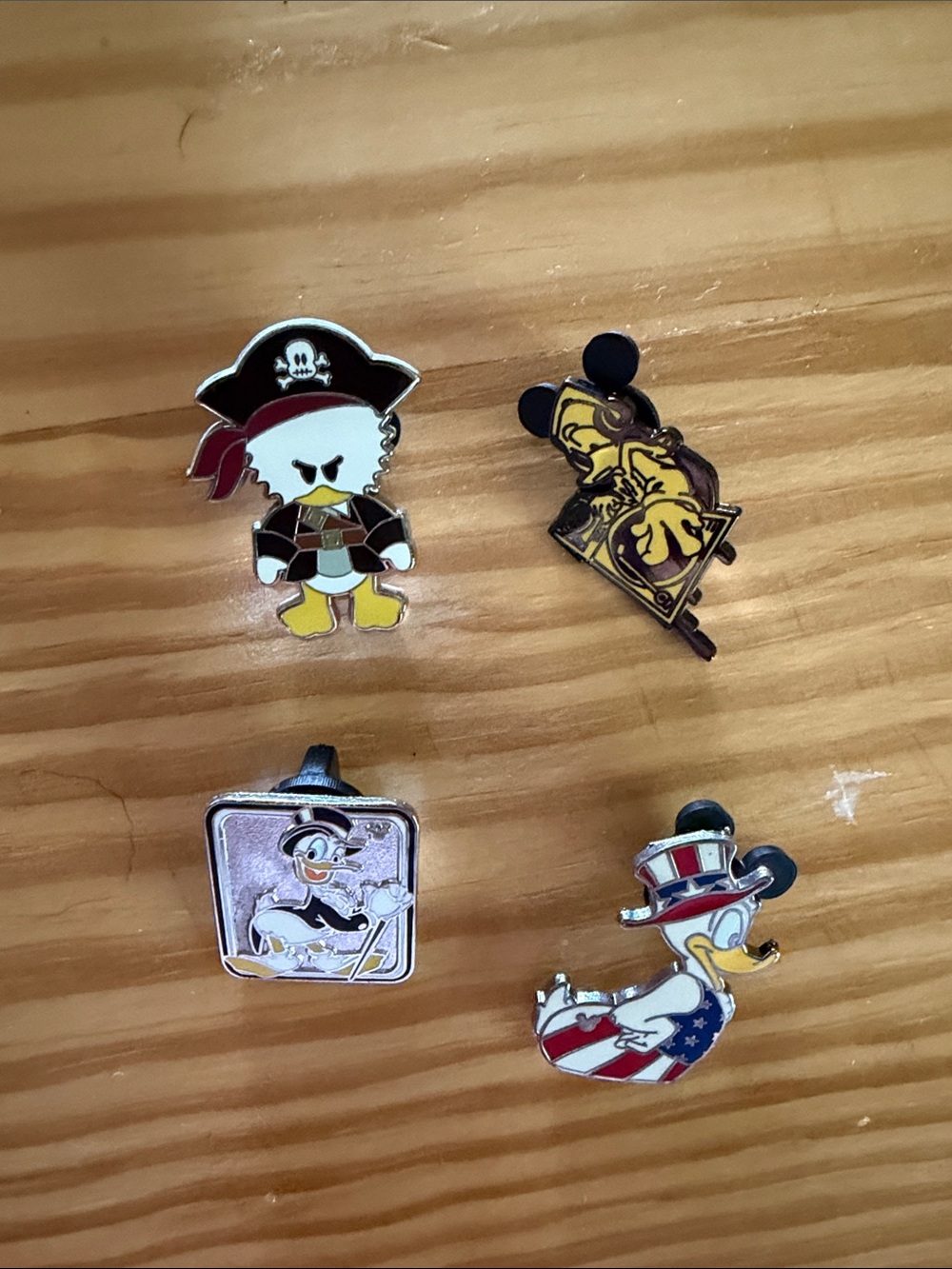 Disney Donald Duck trading pins Lot - Patriotic & Pirate Styles